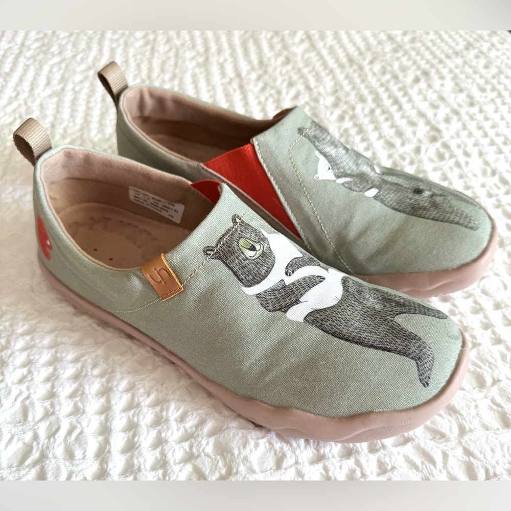 UIN Bear Hug Canvas Slip-On Shoes Art Comfort Women’s 10 - Picture 4 of 11